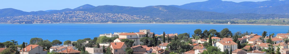 Vue exceptionnelle sur la mer et sur la ville de Saint-Raphaël