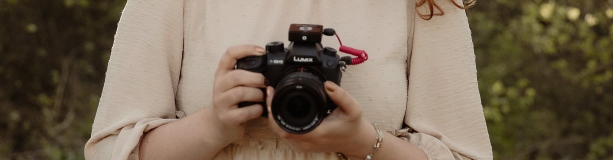 Portrait pro de la vidéaste léa olivier avec matériel