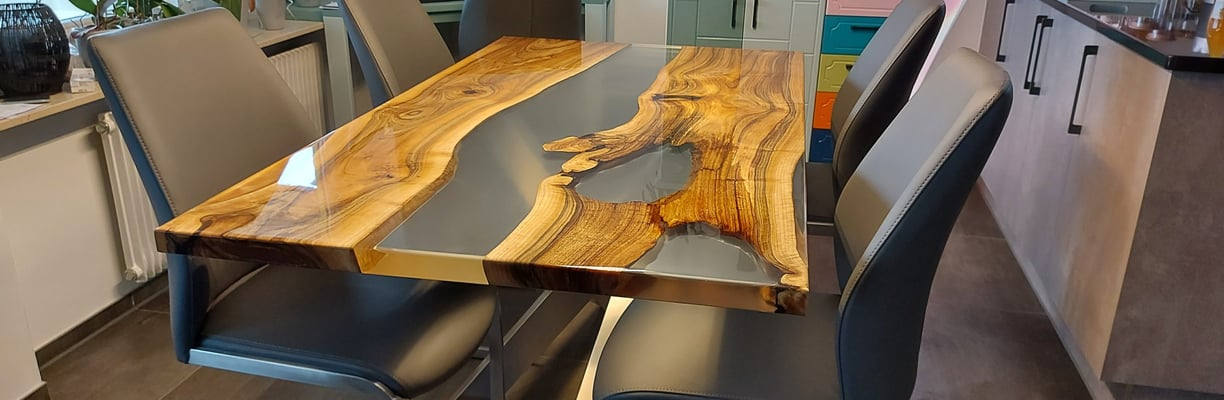 Mesa de madera natural y resina de poxi - Virutas ibiza
