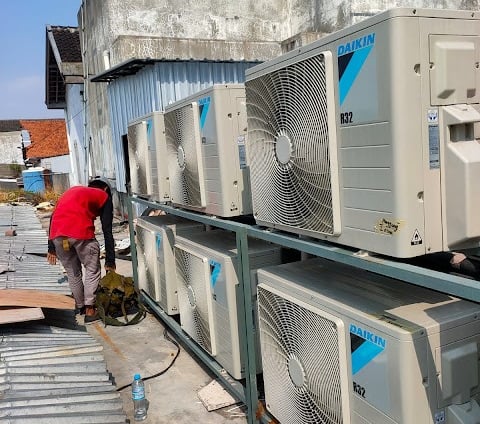 Jasa Service pasang AC Pekanbaru, Perawatan AC Pekanbaru, Jual beli AC Pekanbaru. Teknisi pengalaman
