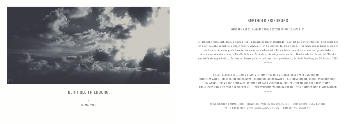 Ein-Karten-Design: Dramatischer Himmel mit Name des Verstorbenen und Text