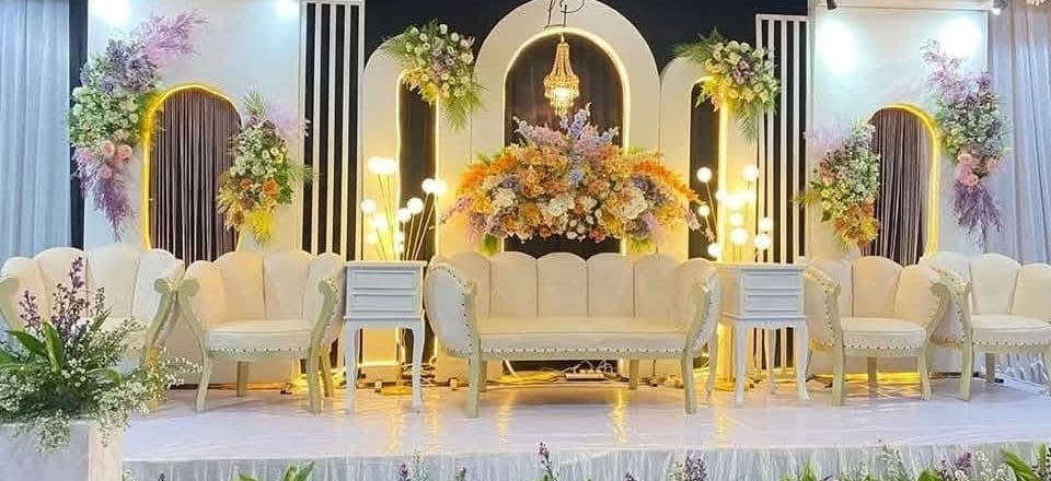 indoor stage setup for wedding reception 
