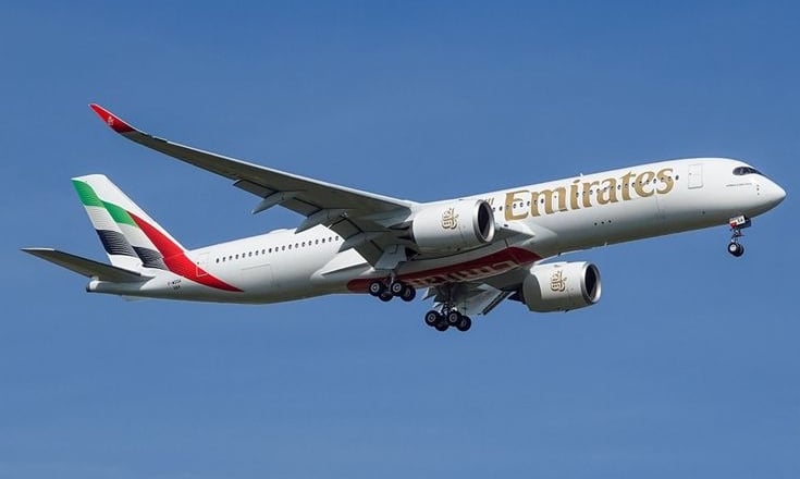 Airbus 350 emirates volando 