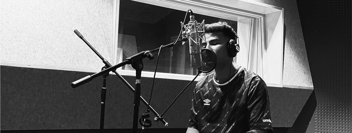 artist recording in gr records
