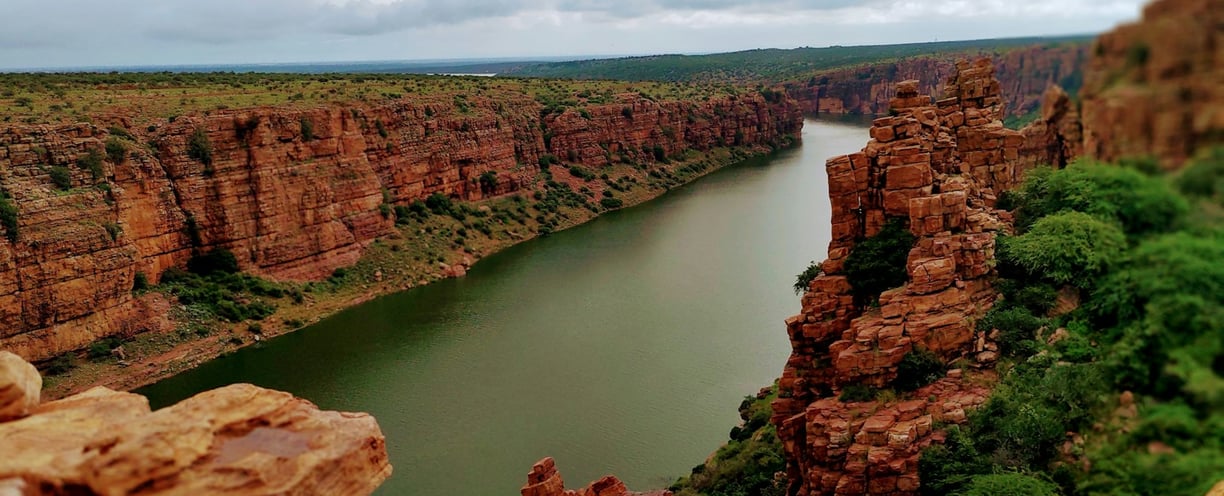 Mesmerising view of Penna river carving the Gandikota canyon
