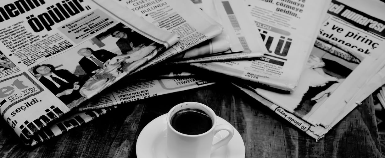 a cup of coffee and a cup of -digital vs. traditional marketing