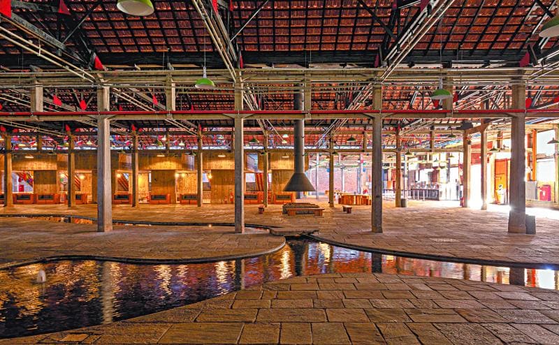 Sesc Pompeia oferece uma ampla variedade de eventos culturais, incluindo música ao vivo, teatro