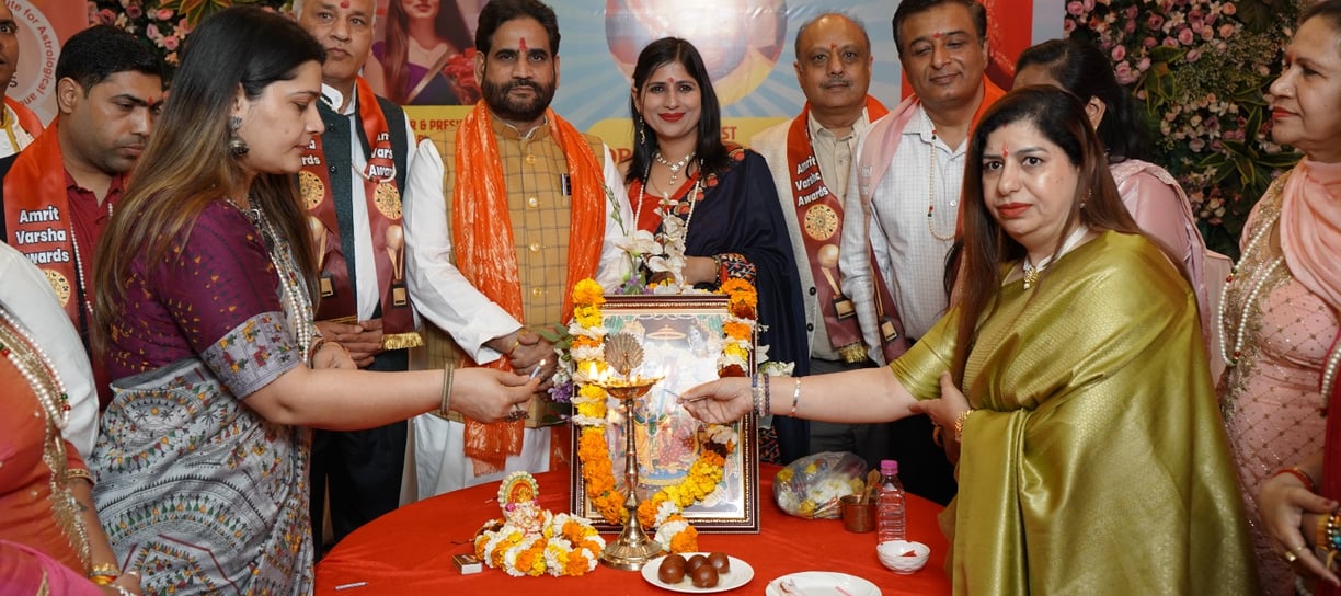 Astrologer Araddhna Anand with the famous jyotishis in India