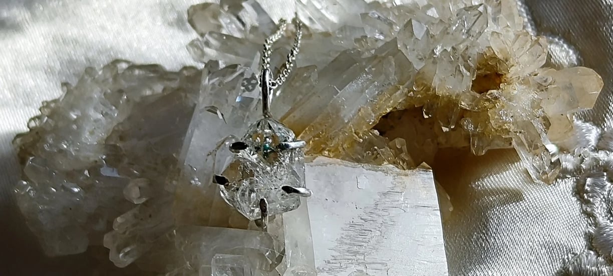 a crystal quartz quartz crystal crystal quartz quartz quartz quartz quartz quartz quartz quartz quartz quartz