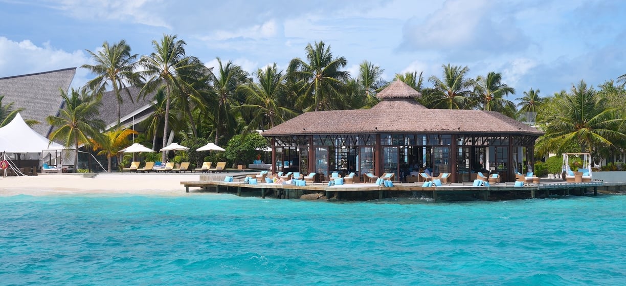 ozen-reserve-bolifushi-maldives-bar