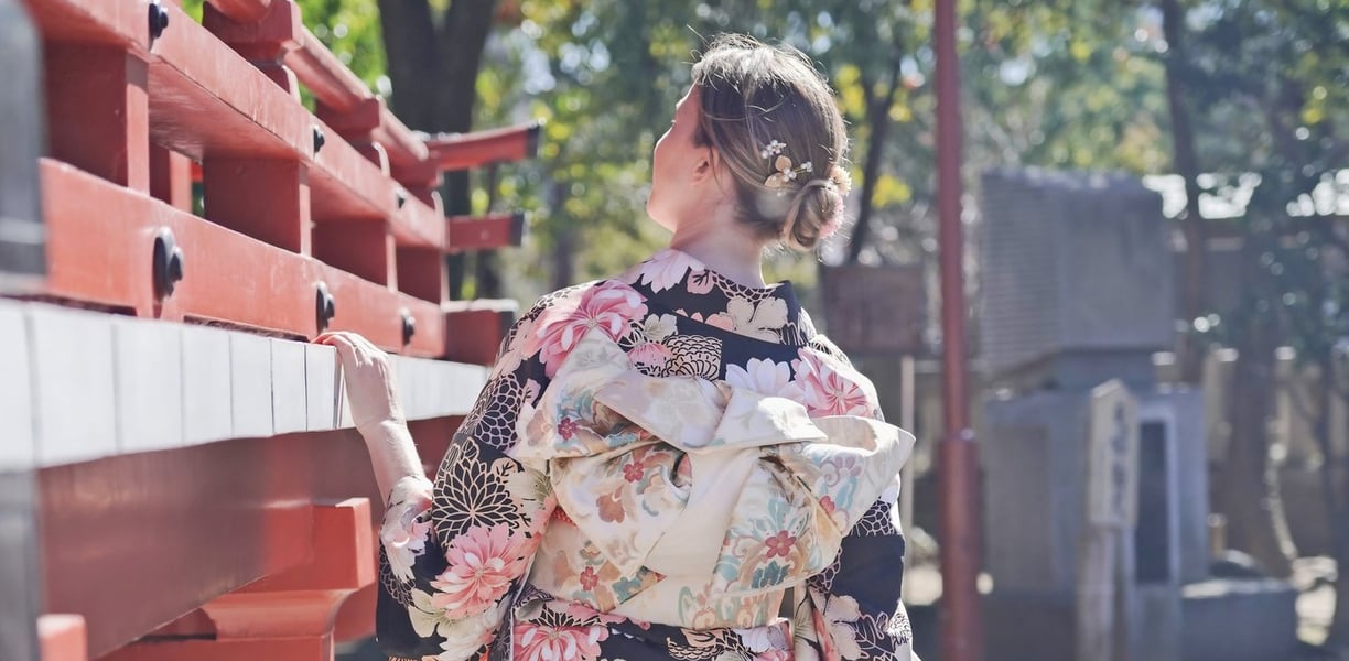 beautiful woman wearing a kimono at Sensō-ji Temple