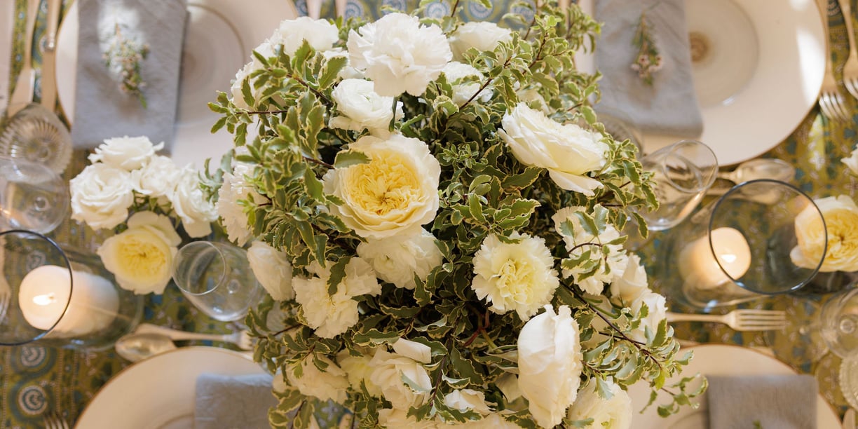 centre de table fleurs blanches pour mariage