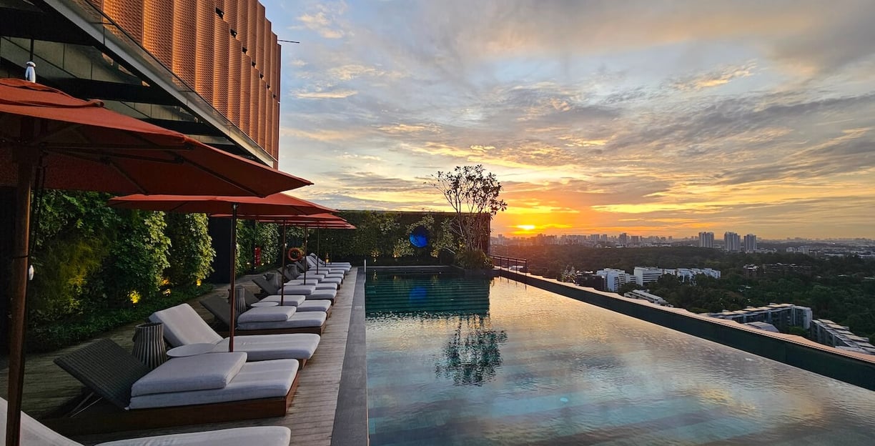 artyzen-singapore-rooftop-pool-sunset