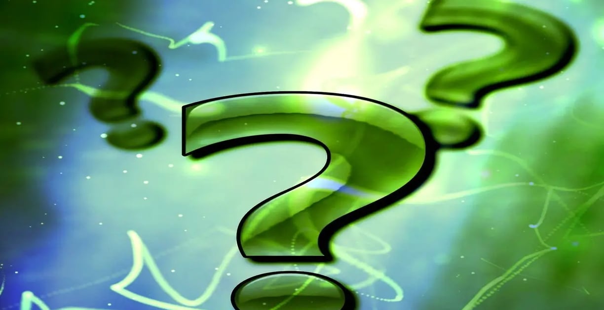 Trois gros points d'interrogation verts symbolisant les questions que peuvent poser les internautes