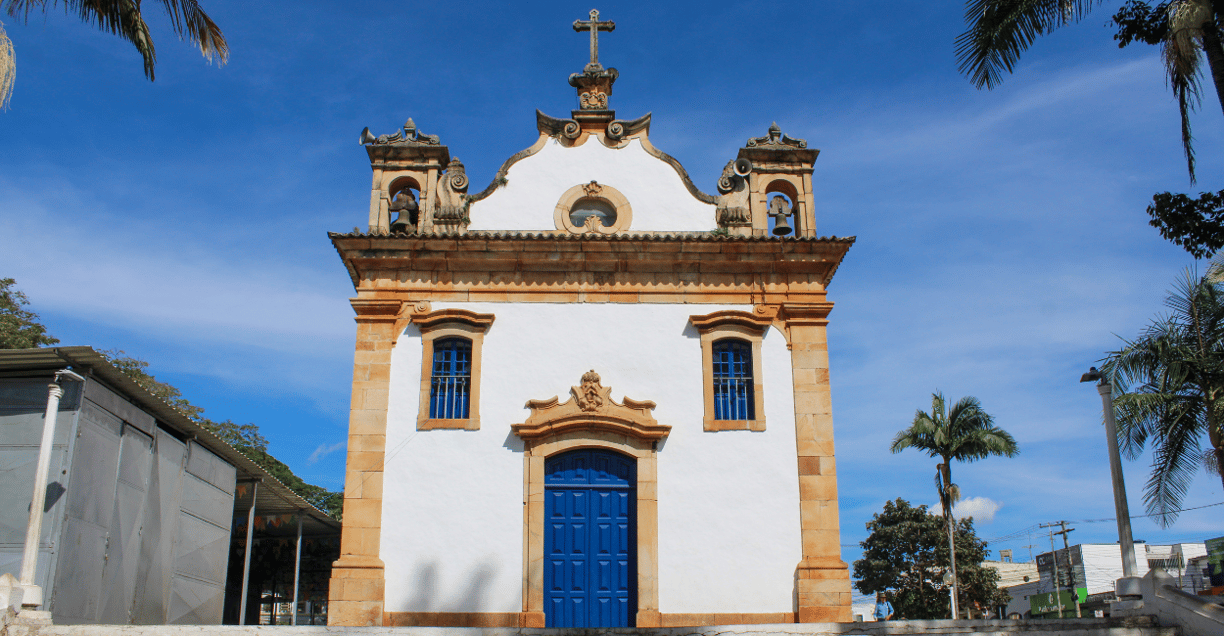 Igreja Histórica no Centro de Mateus Leme, Minas Gerais