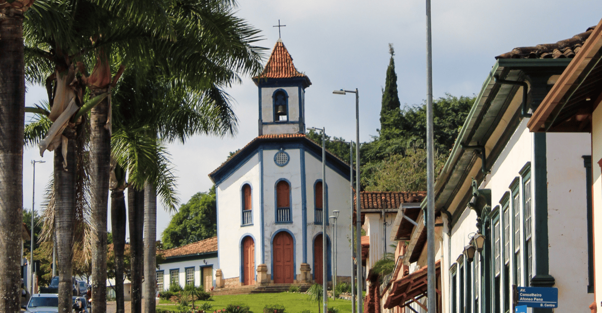 Igreja Histórica no Centro Histórico de Santa Bárbara, Cidade Histórica de Minas Gerais