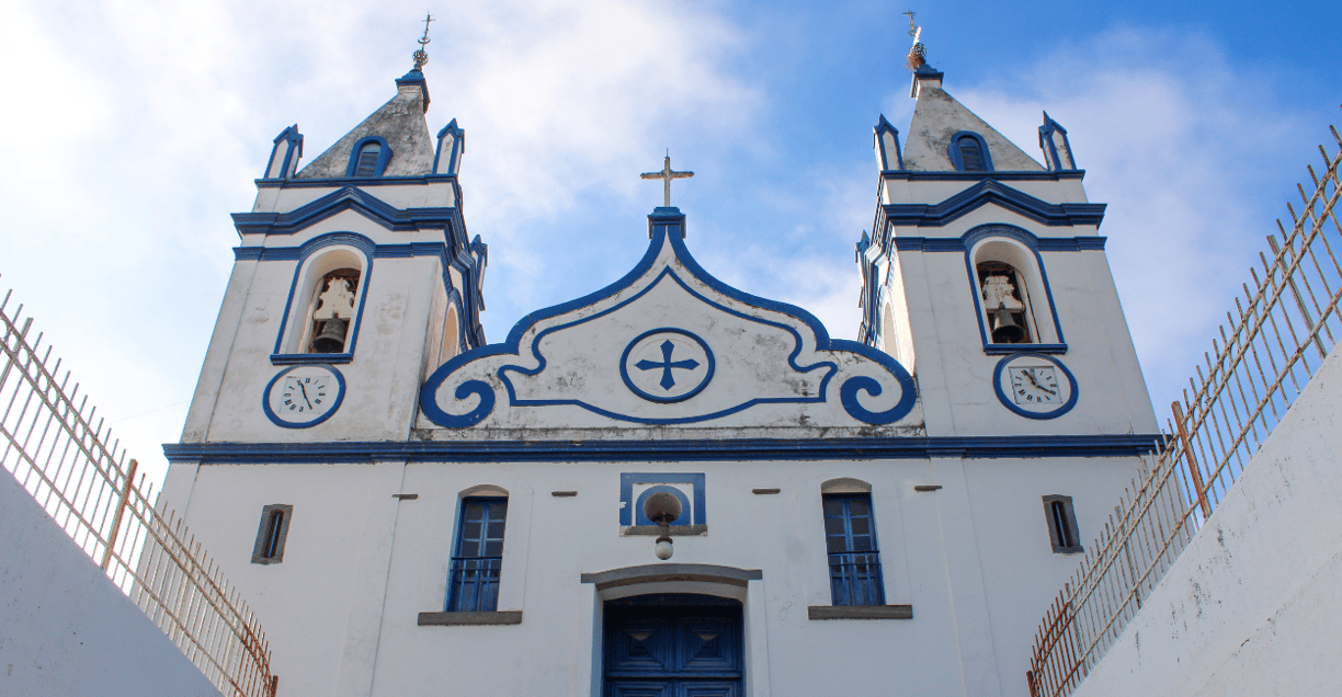 Faixa de Uma Igreja Histórica em Raposos, Cidade Histórica Pertinho de Belo Horizonte, MG