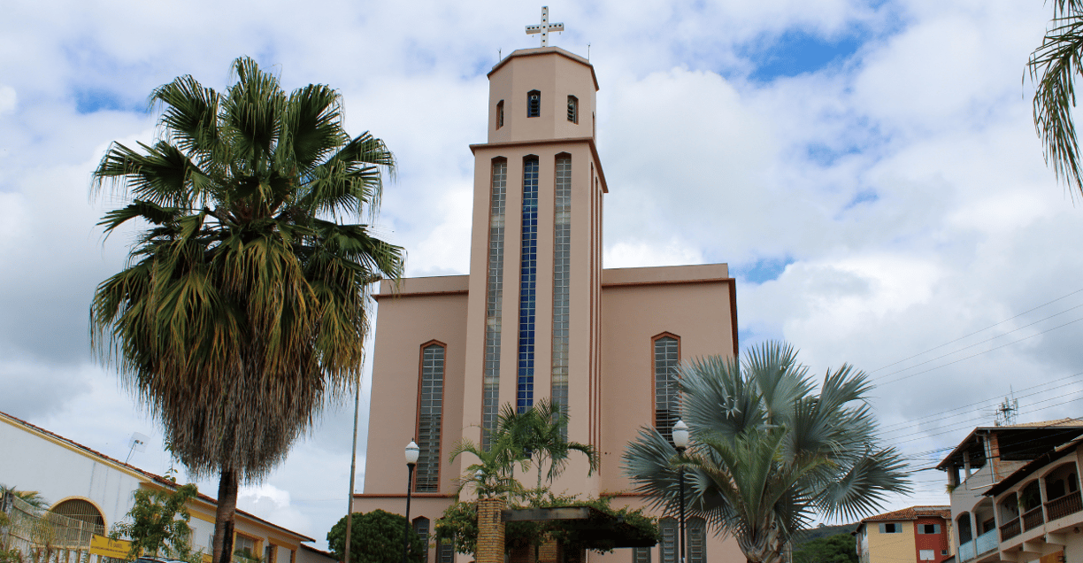 Igreja Matriz no Centro da cidade Morro do Pilar