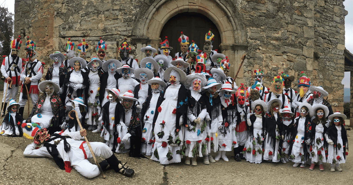 Botargas y Mascaritas de Almiruete posando en la fiesta popular del carnaval