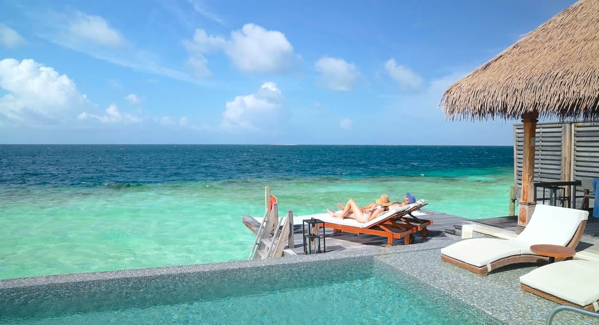 waldorf-astoria-ithaafushi-maldives-overwater-villa-pool
