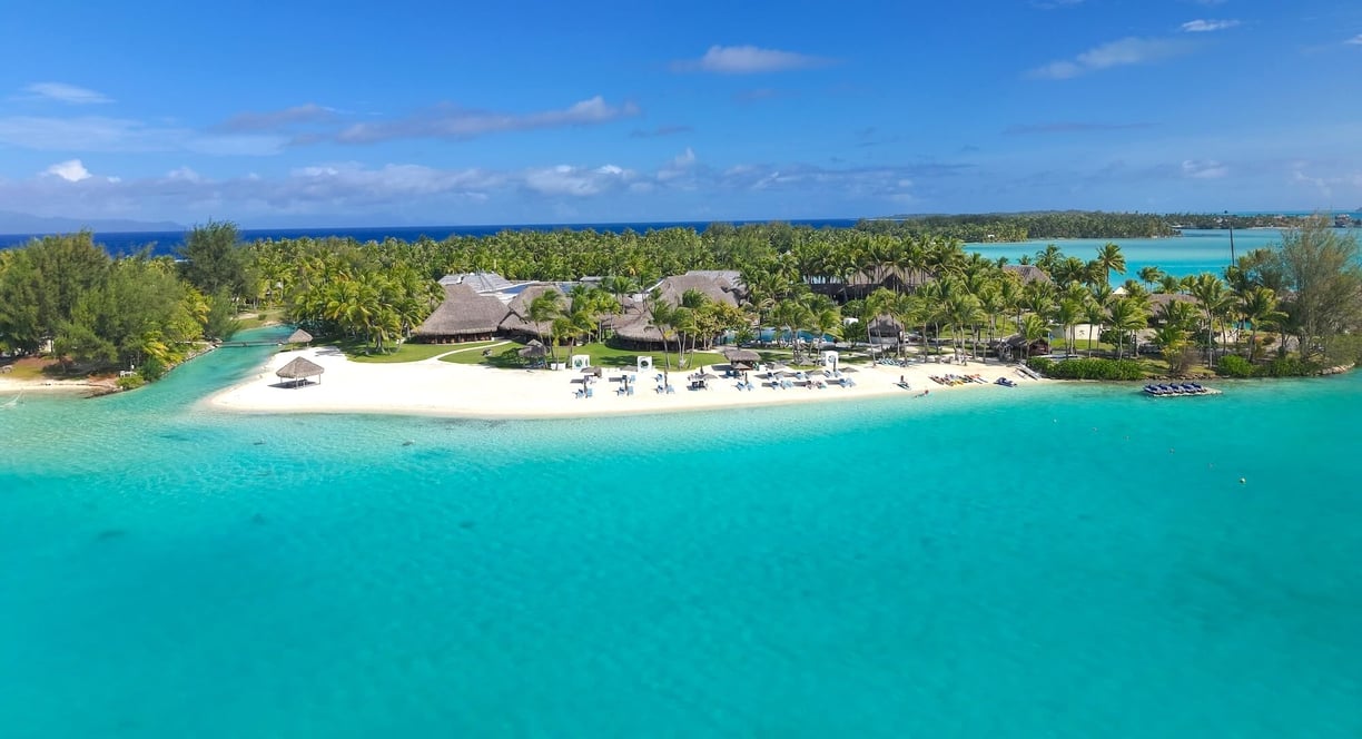 st-regis-bora-bora-beach-3