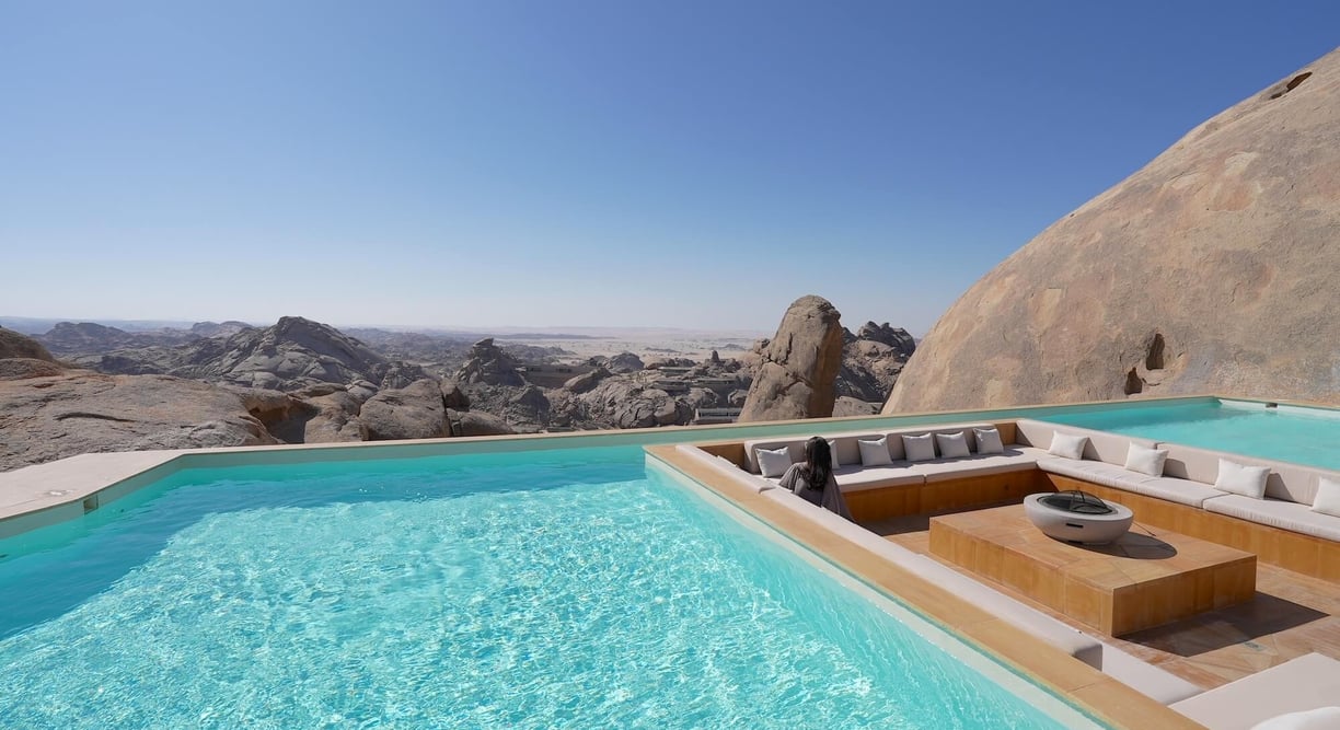 desert-rock-resort-adults-pool-model