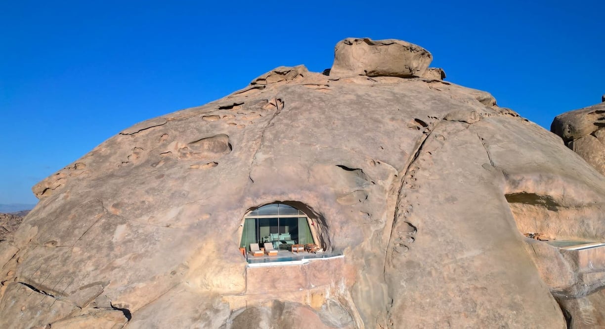 desert-rock-resort-drone-cave-suite