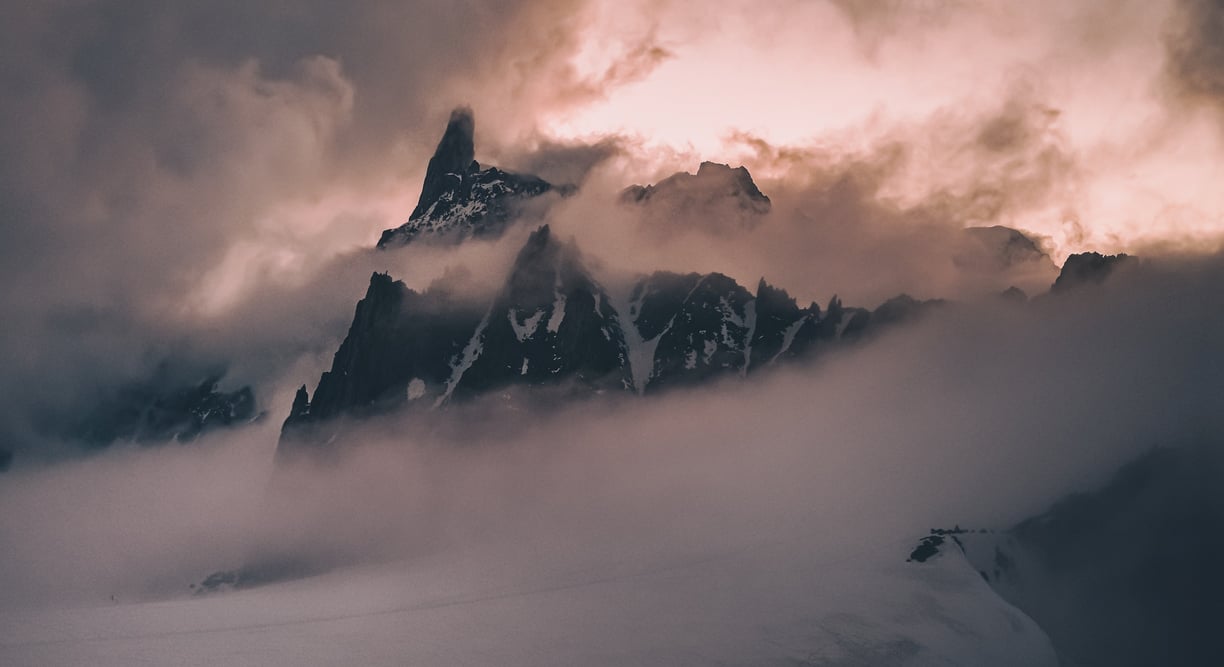 Dent du Géant, à l'aube. Massif du Mont-Blanc