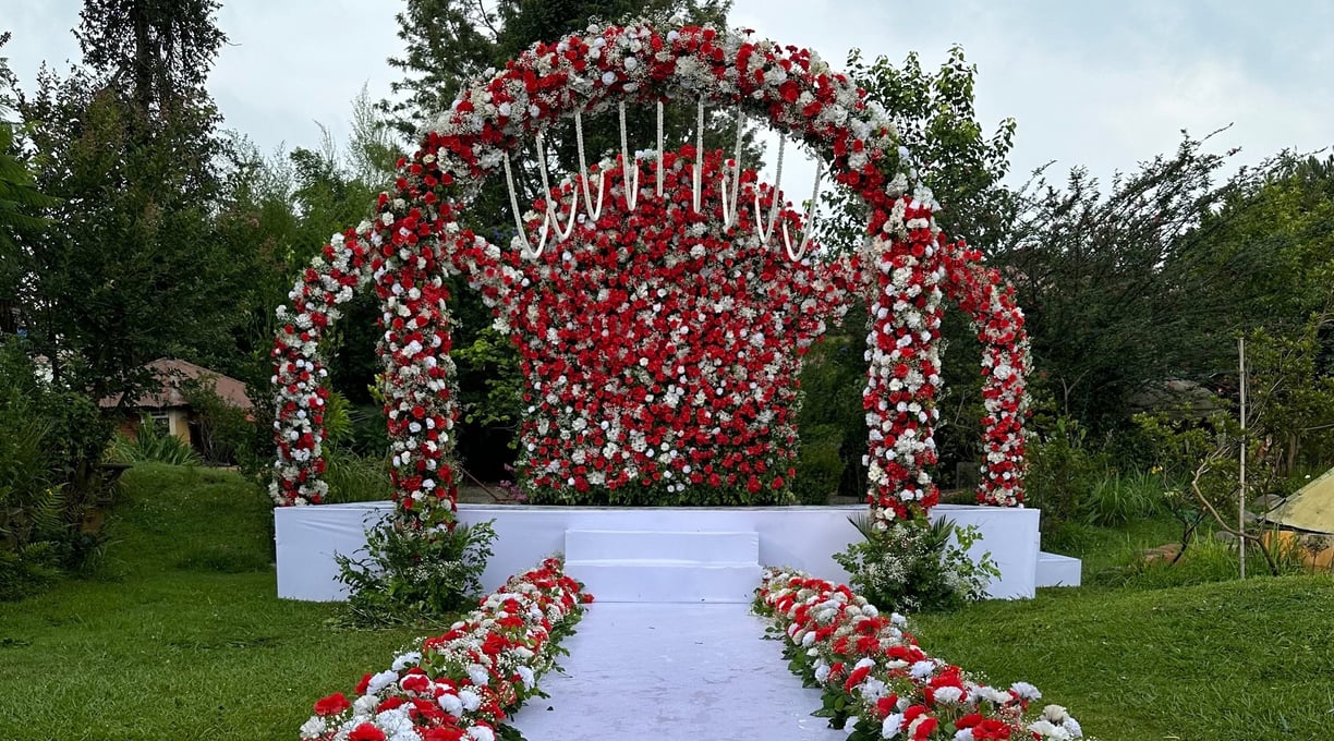 Stage decoration outdoor for wedding