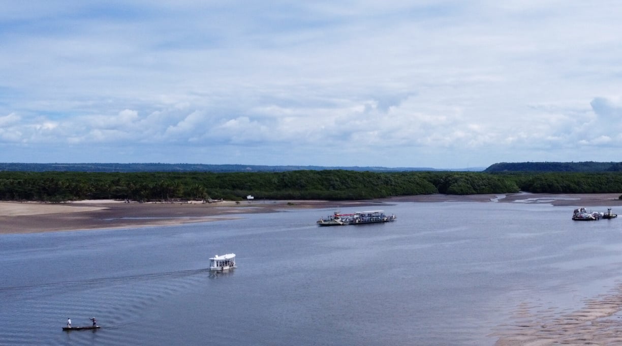 Travessia da balsa entre Porto Seguro e Arraial d'Ajuda - Rio Buranhém