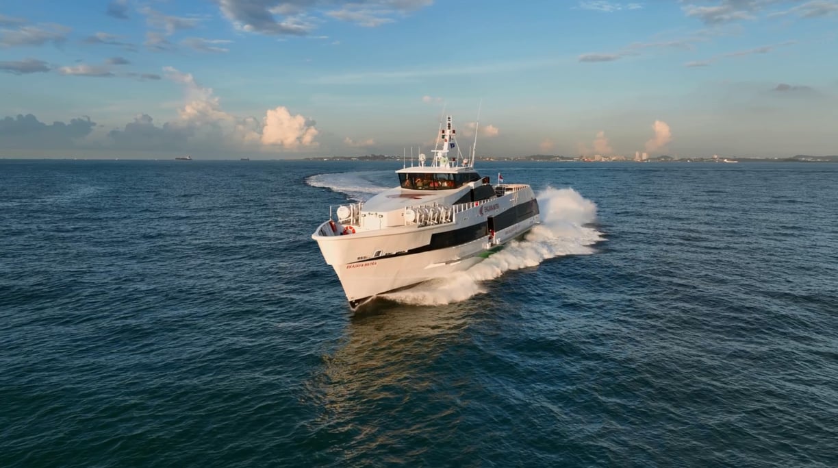one of the fast boat that operate in Bali