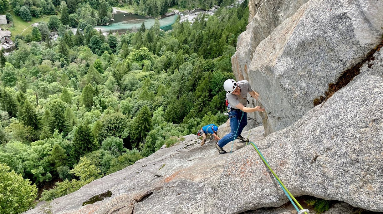 Trad climbing on Alba del Nirvana