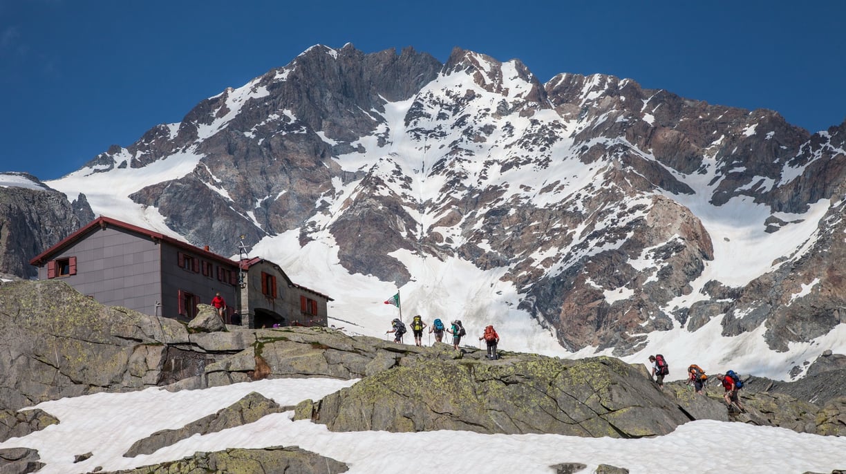 Rifugio Ponti with Monte Disgrazia in the background. Foto R. Ganasssa
