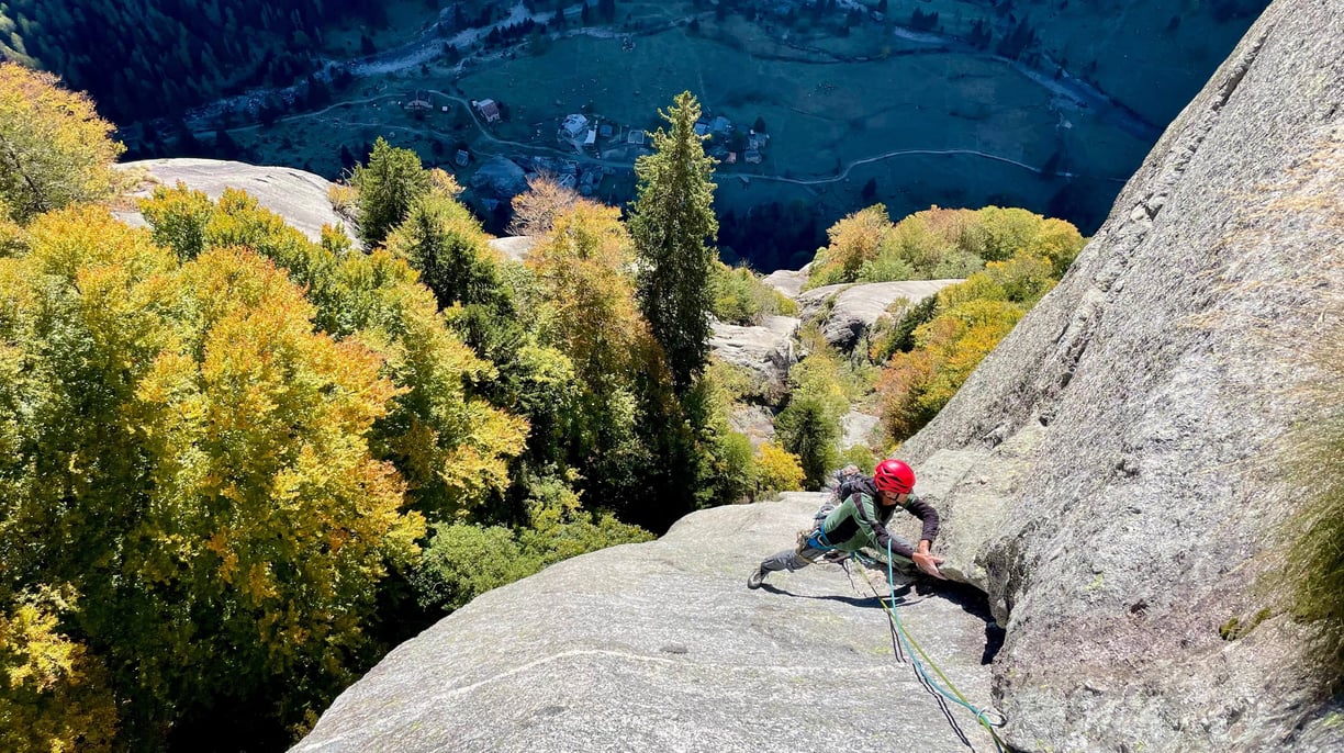 Climbing on Luna Nascente, Val di Mello - Italy