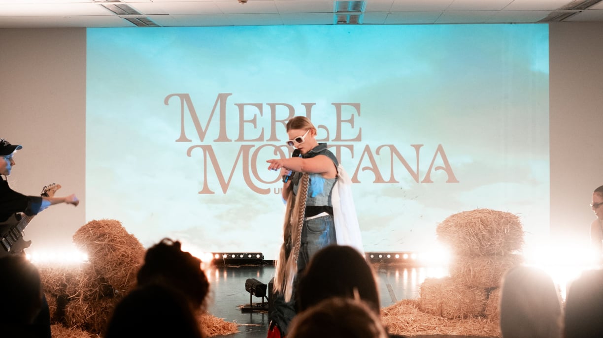 Merle Montana (c) Arne Kerst. Im Bild: Alessa Bollack, Merle Zurawski, Trigal Sandberger Canas