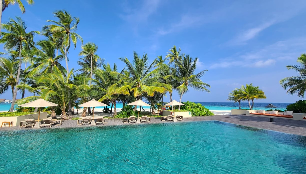 park-hyatt-maldives-main-pool