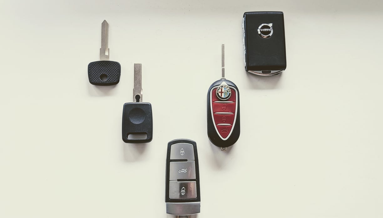 Evoluția cheilor auto: de la chei mecanice fără cip, la chei cu cip, telecomandă, keyless