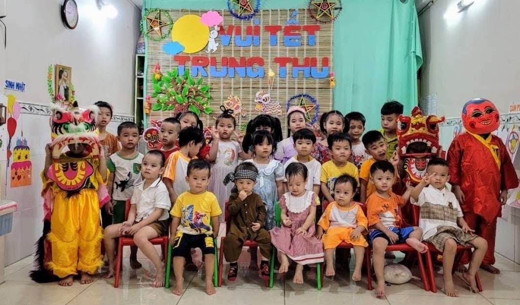 Các bé trường Mầm Non 1-6 vui Tết Trung Thu