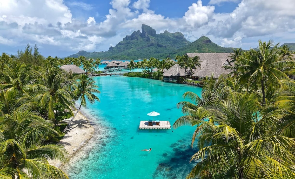 four-seasons-bora-bora-drone-floating-pontoon