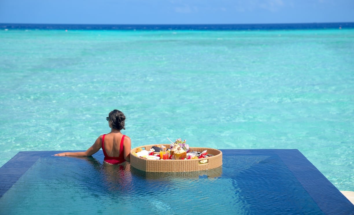 Four Seasons Kuda Huraa floating breakfast