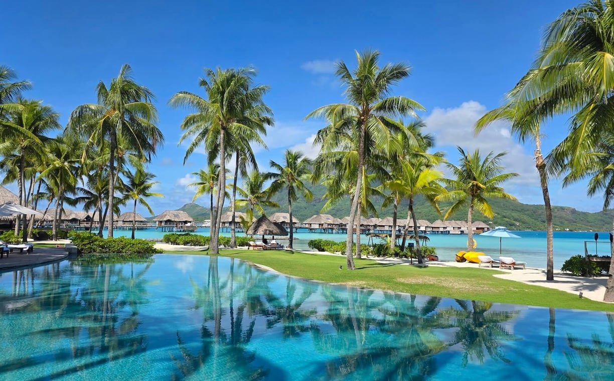 four-seasons-bora-bora-main-pool