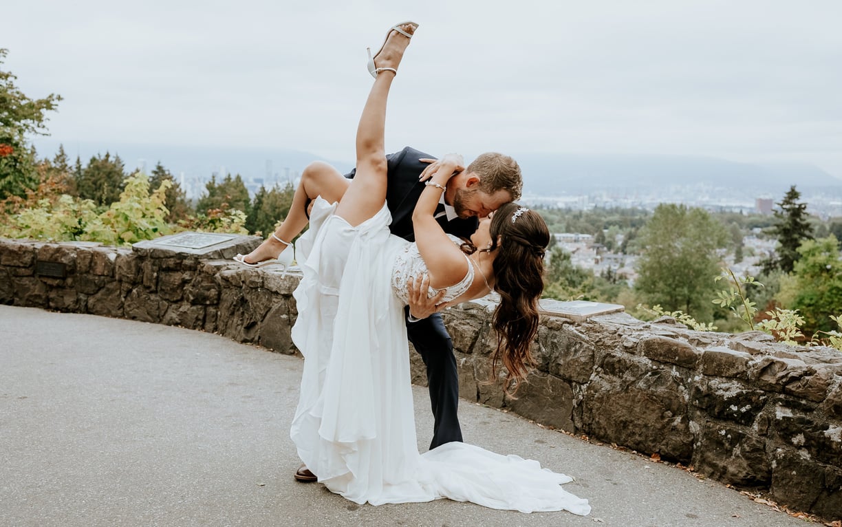 queen elizabeth park wedding photography photoshoot couple dipping