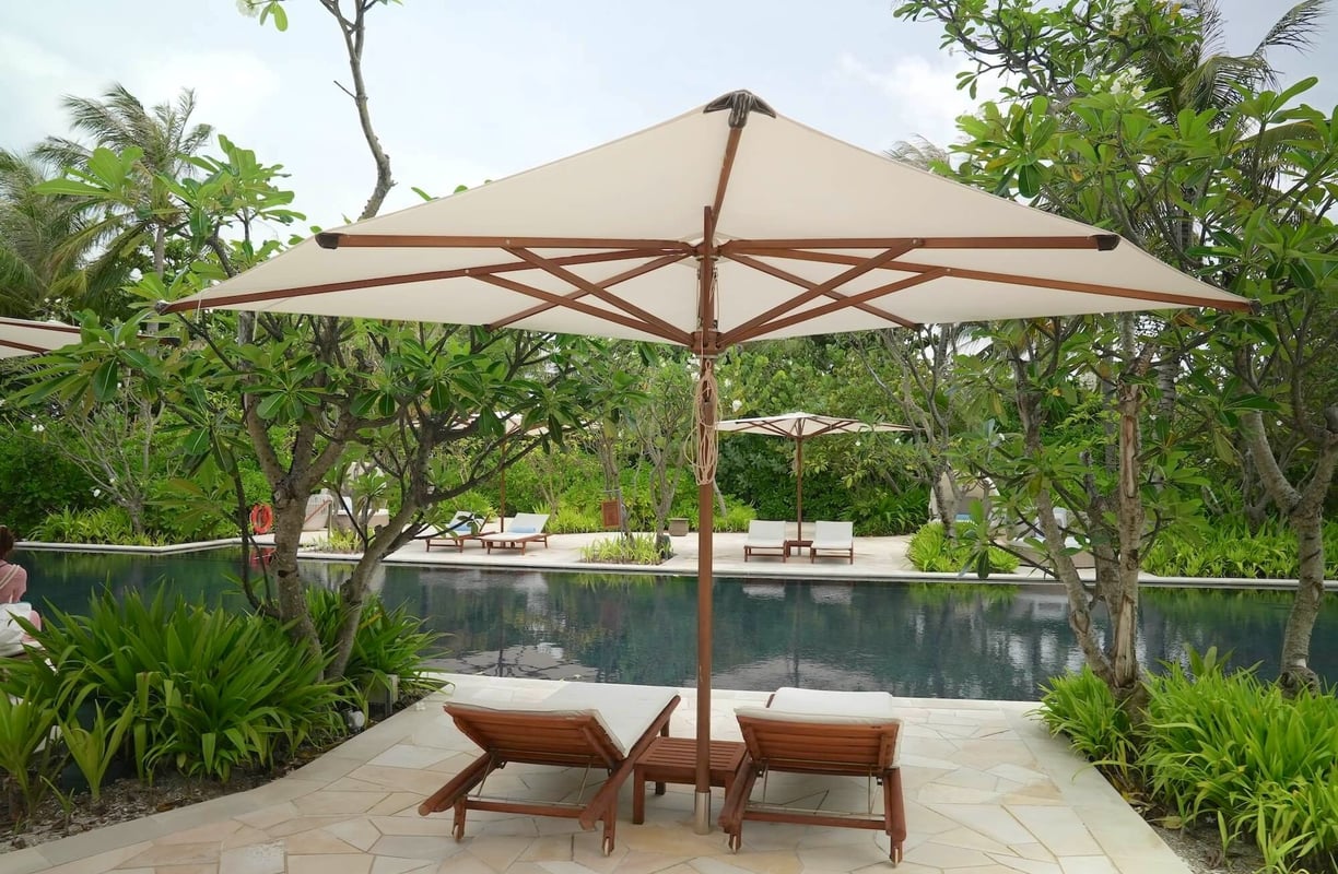 waldorf-astoria-ithaafushi-maldives-pool-lounge