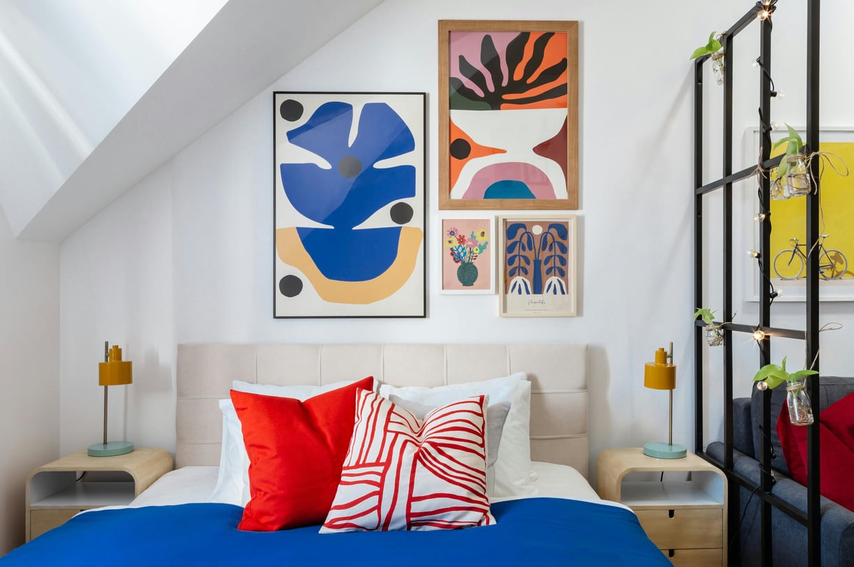 Interior of a Modern Bedroom with Colorful Elements by TurnKey Apartments on Pexels