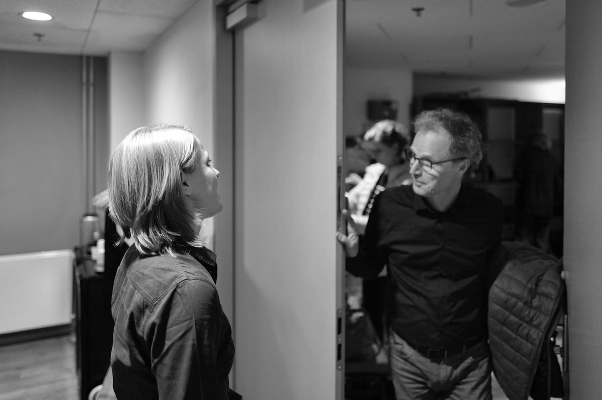 Conductor Ruth Reinhardt backstage in TivoliVredenbrug Utrecht photo by Peter Tra