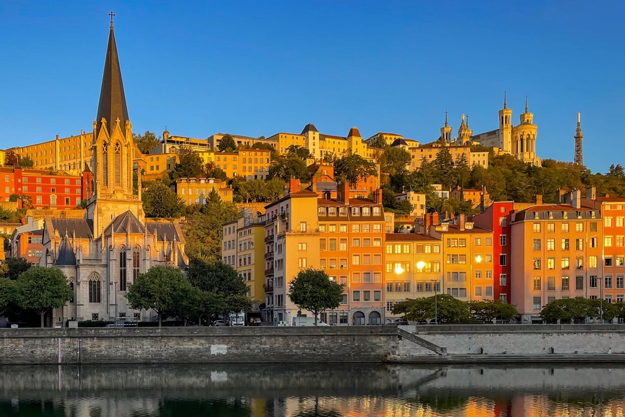 L'église Saint Georges dans le Vieux Lyon, au bord de la Saône. Photo Yannick Saunier. 