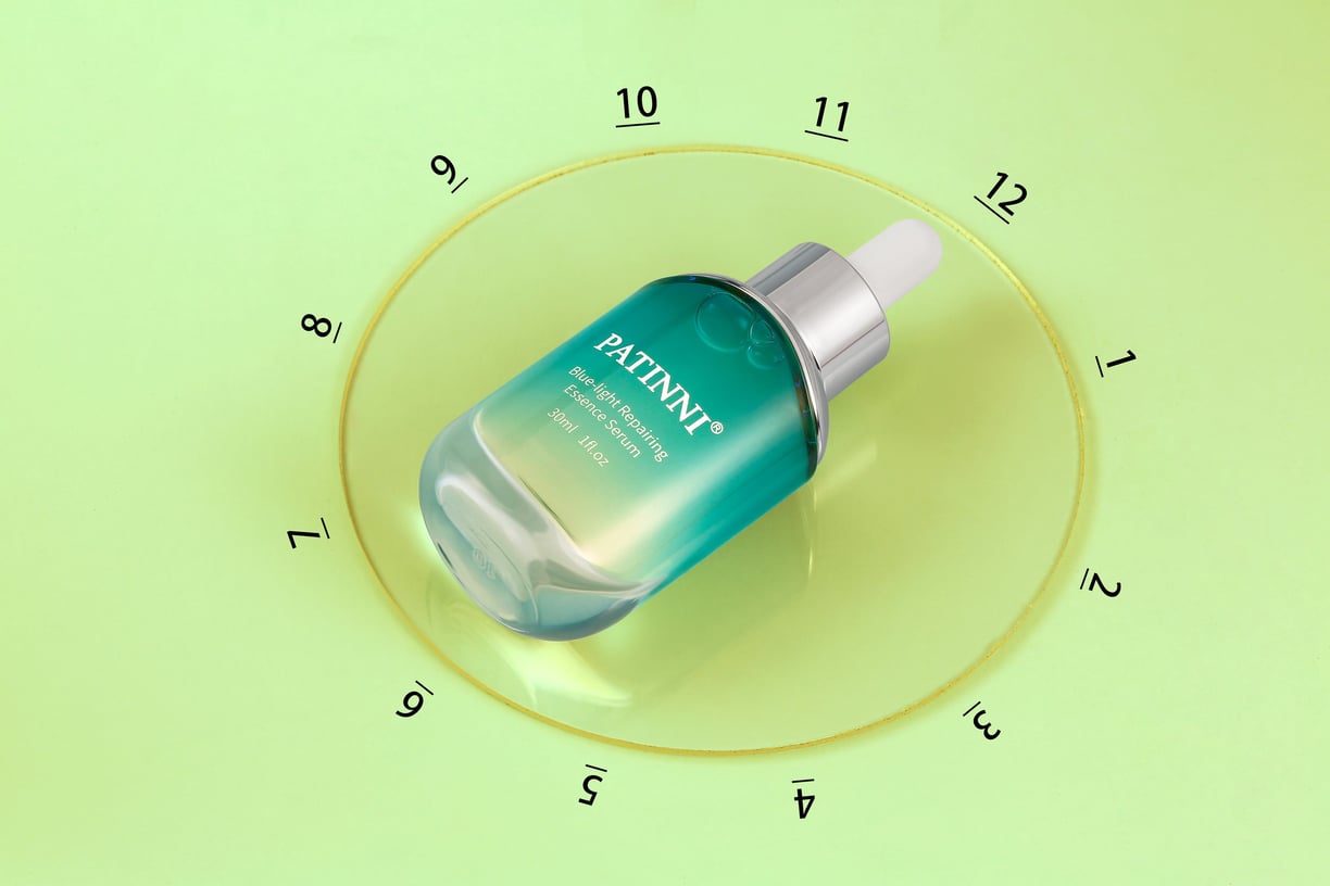 3D marketing design of a glass serum bottle with label, showcasing graphic design expertise.