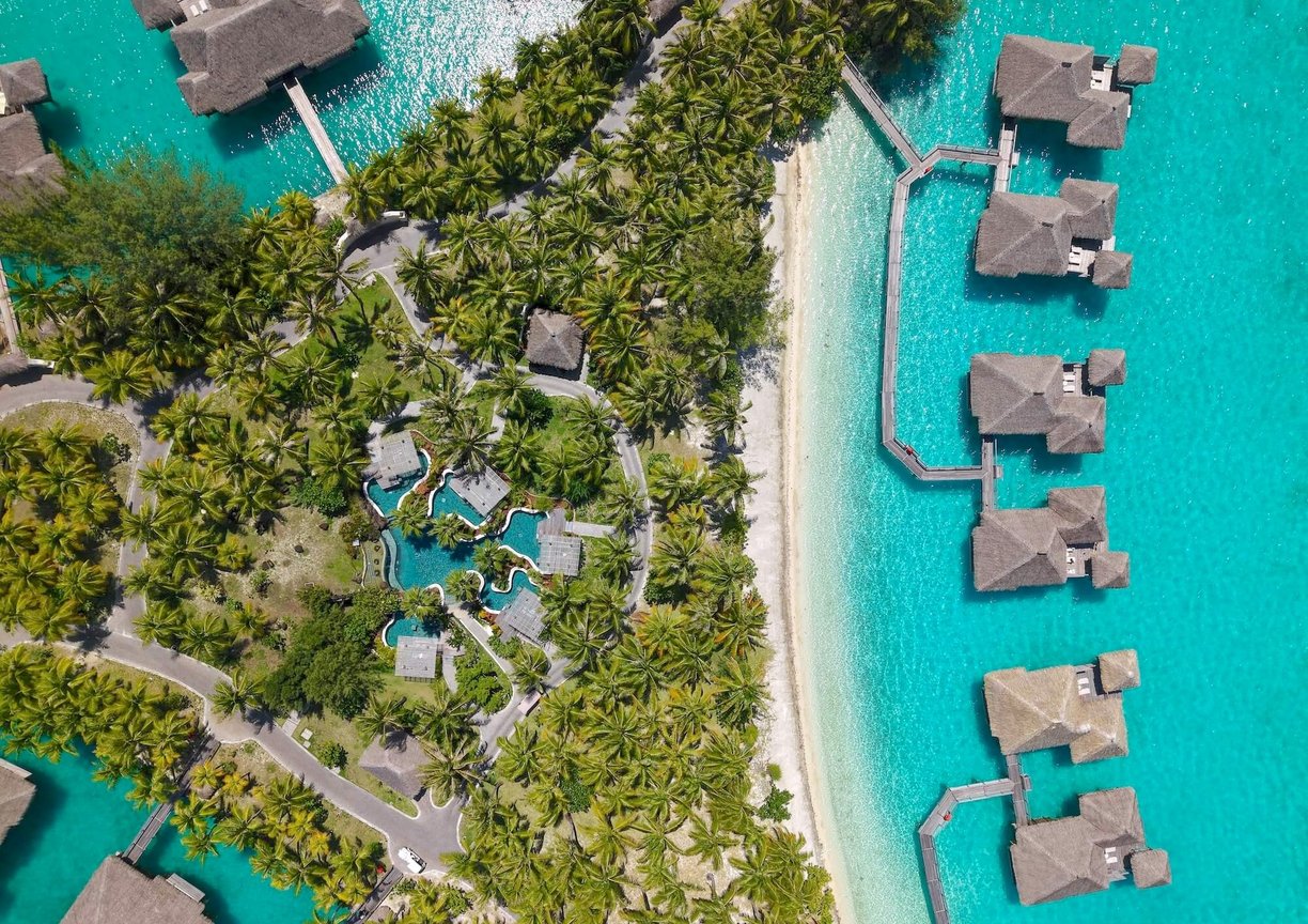 st-regis-bora-boradrone-adults-pool
