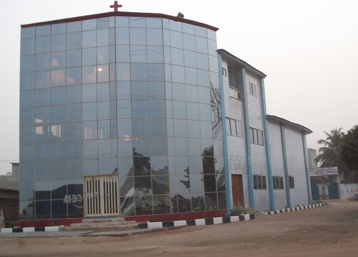 Église TRÔNE DE LA GRÂCE INTL: BÉNIN REPUBLIC CALAVI ( derrière CEG GODOMEY)