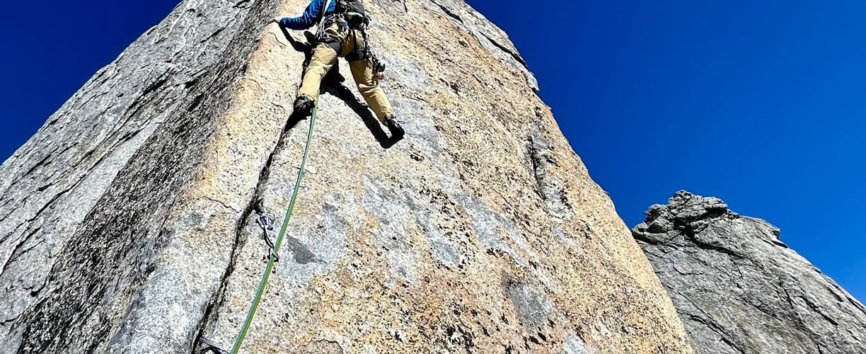 The pitch "il salto giallo" on Spigolo Vinci. Punta Angela, Pizzo Cengalo.